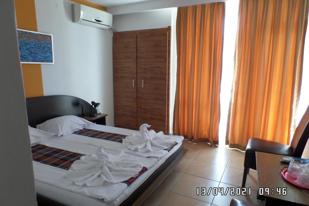 Hotel Metropol Мамая Екстериор снимка
